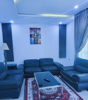 Quarto luxo | Cofres nos quartos, escrivaninha, espaço de trabalho para notebook