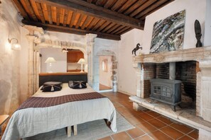 4 bedrooms, free WiFi, bed sheets