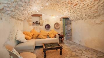 Smart TV, ping pong, books