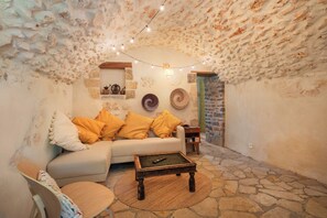 Smart TV, ping pong, books