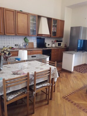 アパートメント | 専用キッチン | 冷蔵庫、電子レンジ、オーブン、電気ポット