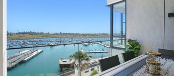 Waterfront Coastal Marina Apartment on waters edge!