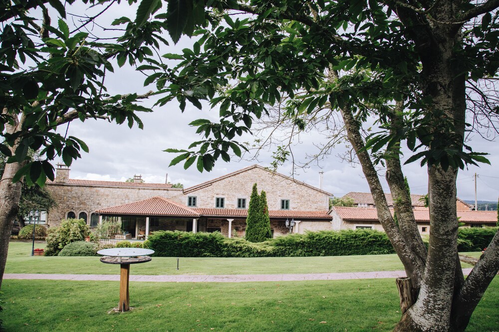 Preciosa Villa con jardín y chimenea a 10 minutos de la Ribeira Sacra