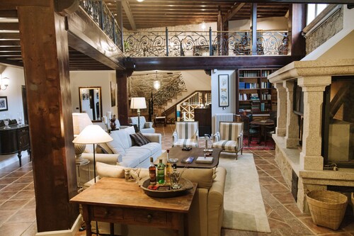 Beautiful Villa with garden and fireplace 10 minutes from the Ribeira Sacra