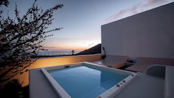 Sea View Apartment with outdoor hot tub | Hiên