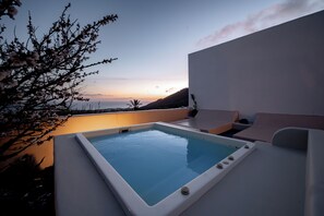 Sea View Apartment with outdoor hot tub | Terrace/patio - Lotza Studios (Santorini)