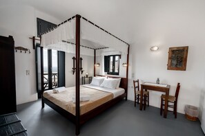 Estudi tradicional | Roba de llit hipoal·lergògena i caixa forta a l'habitació 