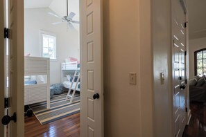 4 bedrooms, iron/ironing board, travel cot, free WiFi - 30% Off~"Milly Mae's Cottage"~Private Pool~Walk to Beach, Seaside~Beach Gear (Santa Rosa Beach)