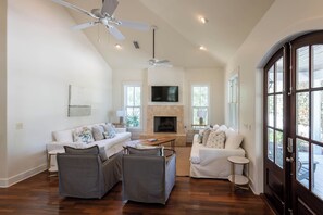 Smart TV - 30% Off~"Milly Mae's Cottage"~Private Pool~Walk to Beach, Seaside~Beach Gear (Santa Rosa Beach)