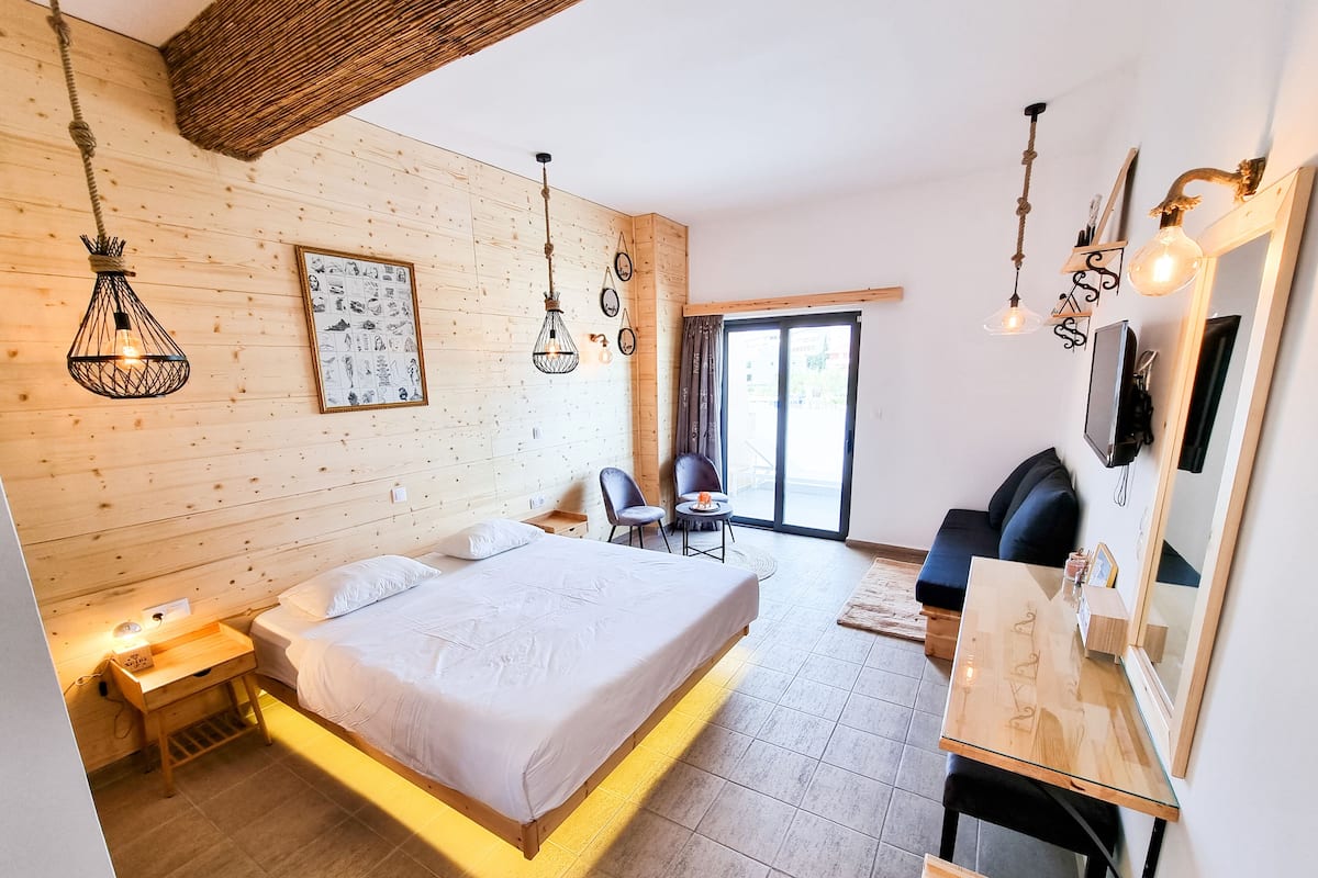 Deluxe Double or Twin Room, Sea View | Desk, laptop workspace, blackout curtains, soundproofing