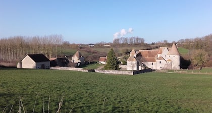 Belle maison de famille tout confort rénovée sur terrain arboré & parking privé