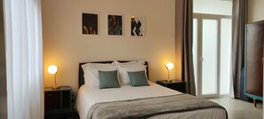 5 bedrooms, travel crib, free WiFi, bed sheets
