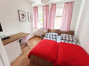 9 bedrooms, desk, free WiFi, bed sheets