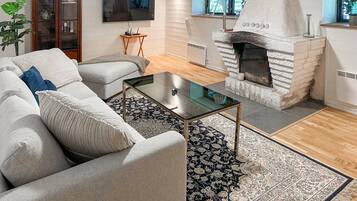 TV, fireplace