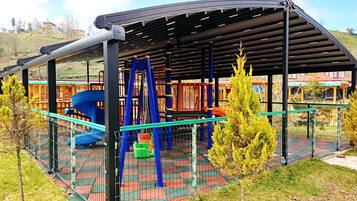 Außen-Kinderspielplatz