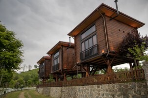 Bungalow familiar | Escritorio, wifi gratis, ropa de cama