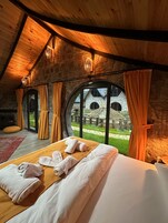 Bungalow de lujo | Escritorio, wifi gratis, ropa de cama