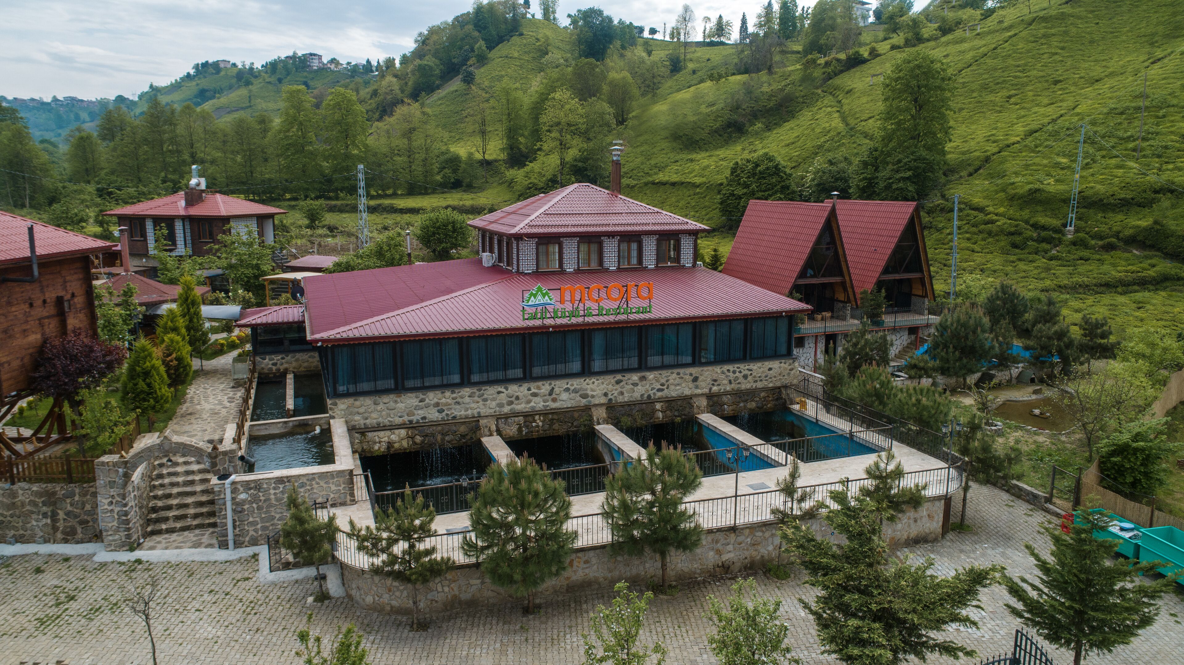 Luxury Studio Suite, 1 King Bed, Mountain View | Exterior