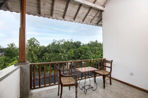 Outdoor dining - Colonial type villa in Galle - 10 min to Unawatuna beach ! (Galle)