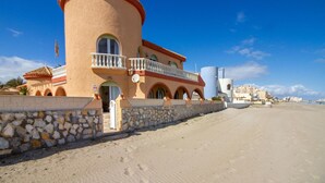 A coastal building with a stone facade, a balcony, and a cylindrical tower. - Amazing home in Cartagena (Cartagena)