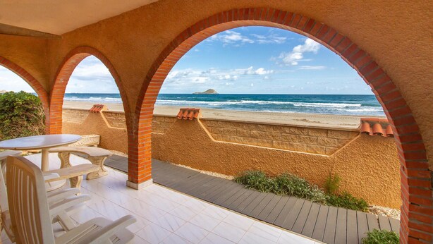 A covered patio with a view of the beach and ocean. - Amazing home in Cartagena (Cartagena)