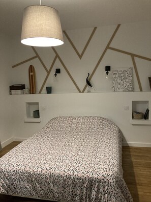 4 habitaciones, tabla de planchar con plancha, wifi y ropa de cama 