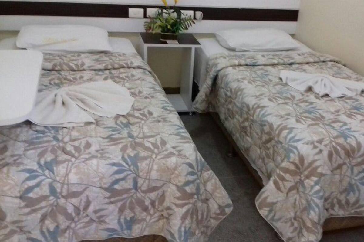 Chambre Confort avec lits jumeaux | Accès au Wi-Fi (inclus)