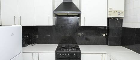 House, Multiple Beds | Private kitchen | Fridge, microwave, oven, stovetop