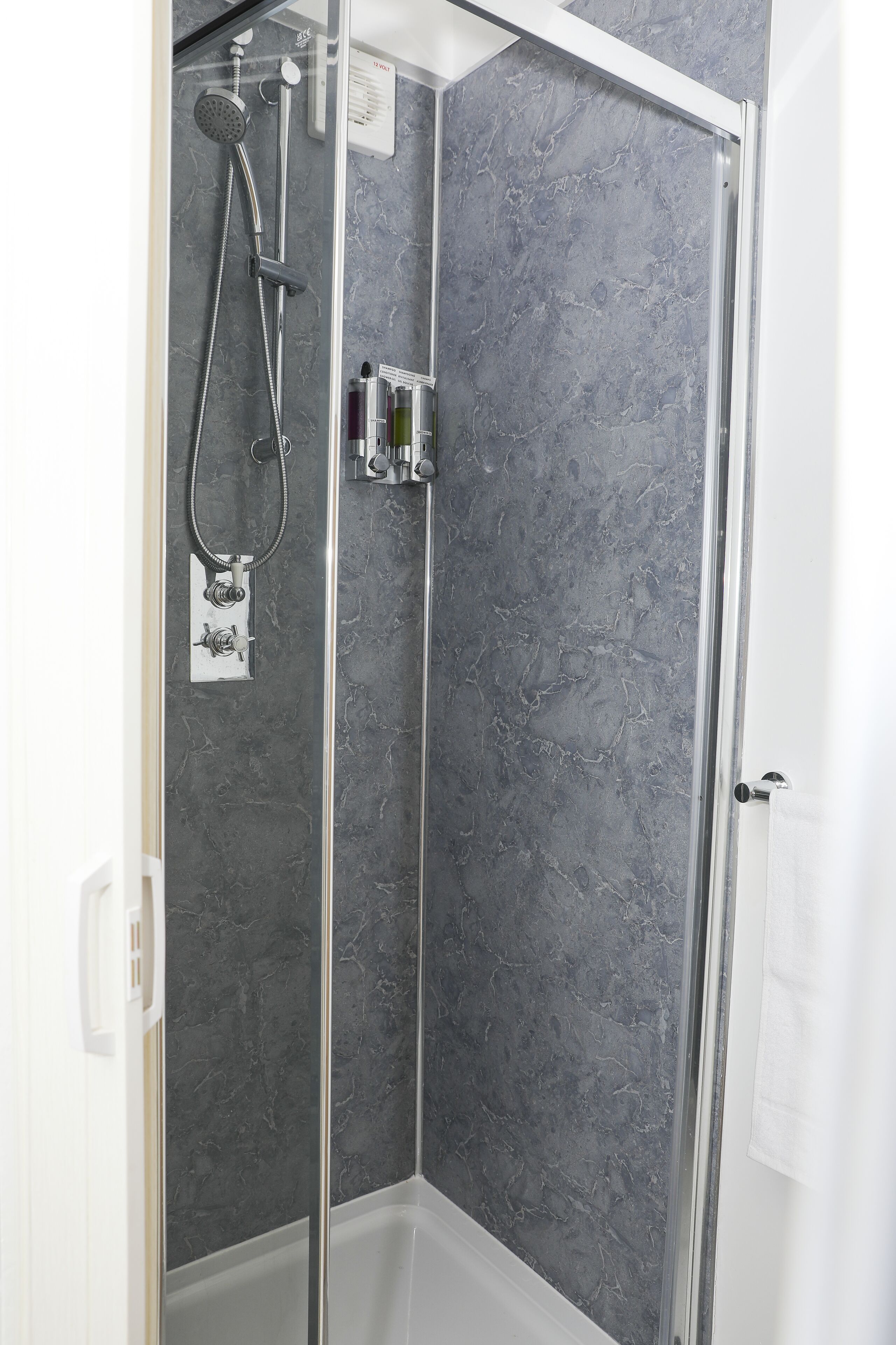 House, Multiple Beds | Bathroom | Combined shower/bathtub, deep-soaking bathtub, hair dryer, towels
