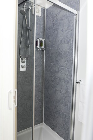 House, Multiple Beds | Bathroom | Combined shower/tub, deep soaking tub, hair dryer, towels
