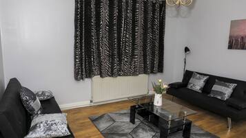 House, Multiple Beds | Living room | 30-inch TV with cable channels