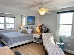 4 makuuhuonetta, työpöytä, ilmainen Wi-Fi, vuodevaatteet