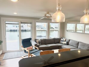 Smart TV, books, computer monitors - NEW Lagoon-Front Escape with Decks, Kayaks & Fire Pit – Near LBI (Manahawkin)