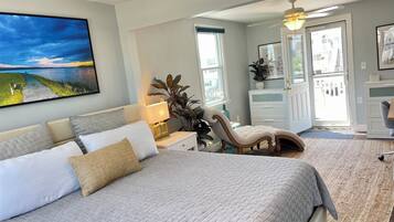 4 bedrooms, desk, free WiFi, bed sheets