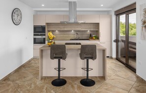 Kühlschrank, Ofen, Herdplatte, Geschirrspüler