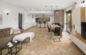 Interior - Nice home in Nova Vas (Nova Vas)
