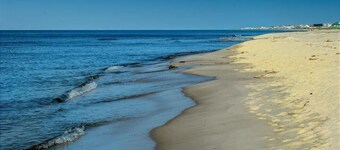 Cute Cottage~2Pools~Beach Nearby~Book Now for a Great Getaway!