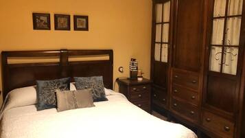 3 slaapkamers, reisbedje, gratis wifi, beddengoed