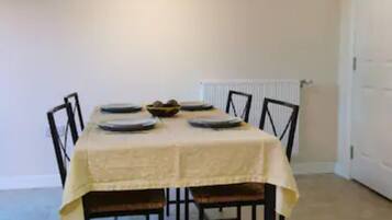 House | Private kitchen | Fridge, microwave, oven, stovetop