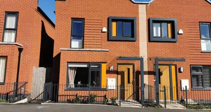 Entire 3 Bedroom House Manchester Free Parking