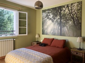 4 habitaciones, escritorio, tabla de planchar con plancha y wifi gratis 