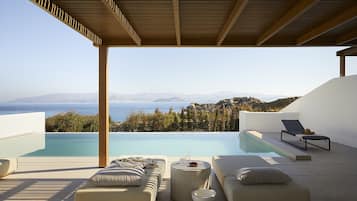 Signature suite, privézwembad, uitzicht op zee | Terras