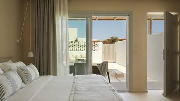 Superior Room, Private Pool, Garden View | Minibar, in-room safe, desk, blackout drapes