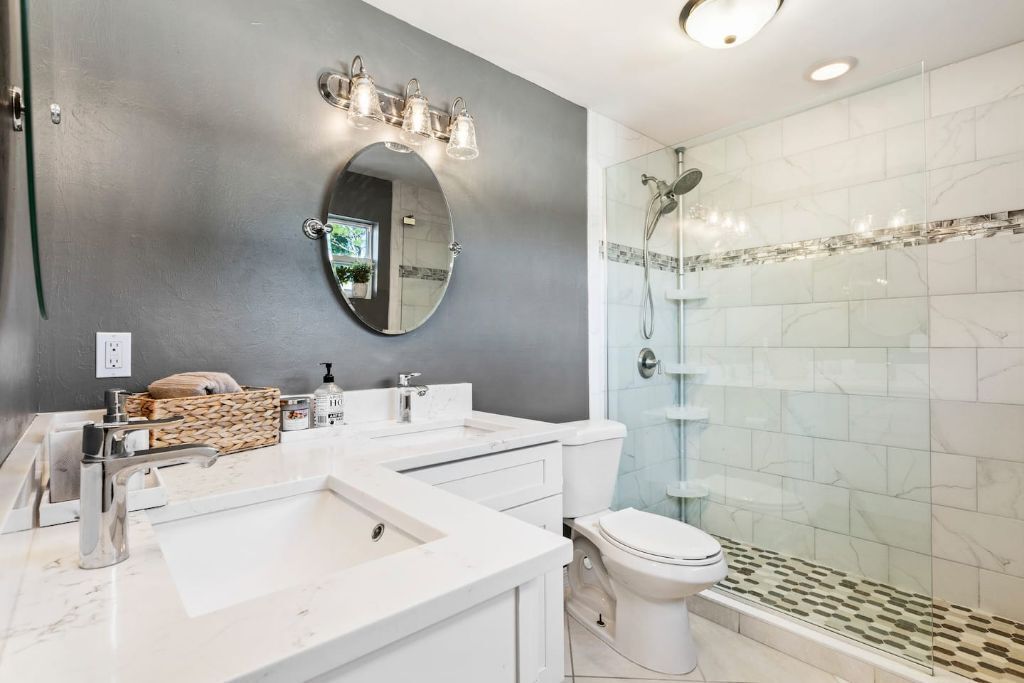 3.5 miles to beach!  Large, private home