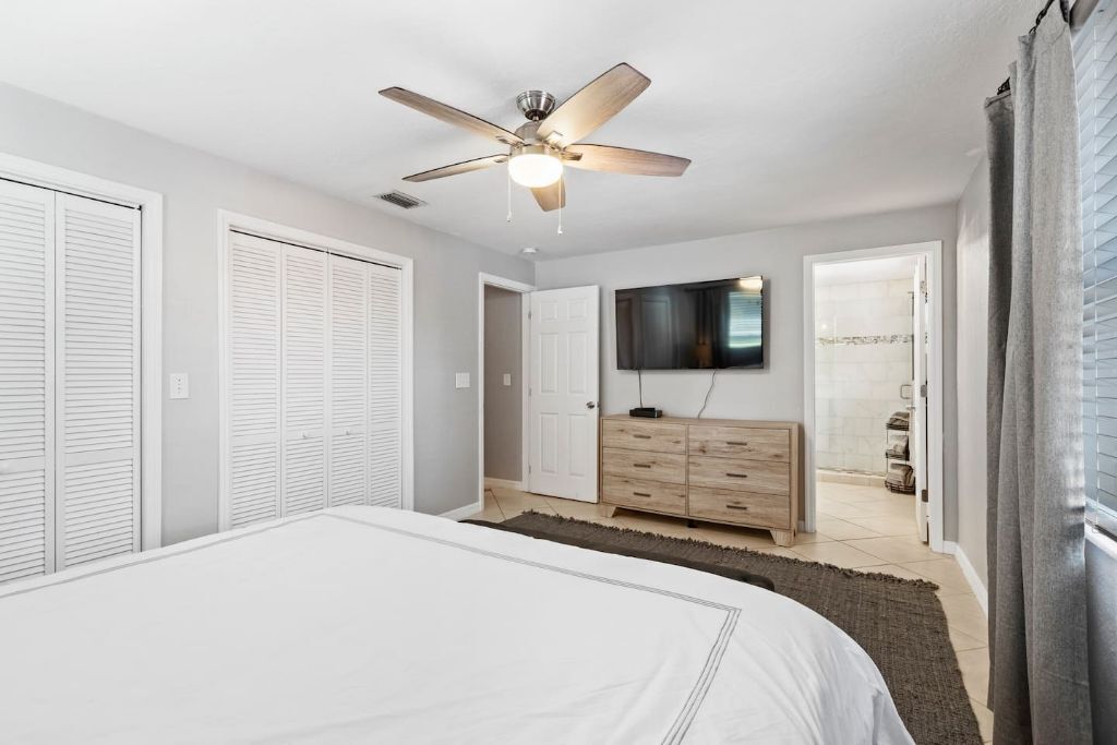 3.5 miles to beach!  Large, private home