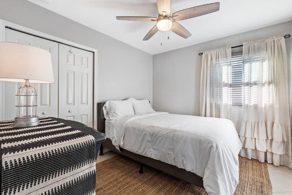 3.5 miles to beach!  Large, private home