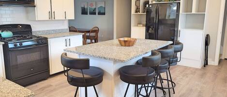 Frigorífic, microones, forn i placa de cuina