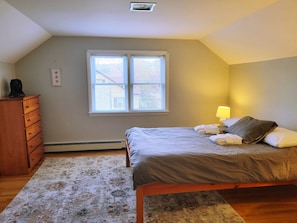 4 bedrooms, desk, free WiFi, bed sheets