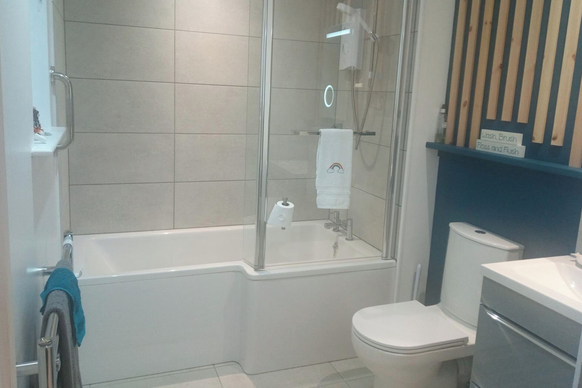 Combined shower/bathtub, deep-soaking bathtub, hair dryer, towels