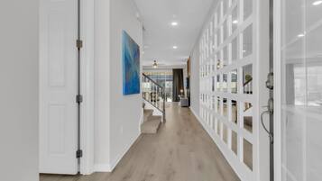 Townhome, 5 Bedrooms | Interior